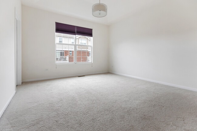 Building Photo - 2528 Dunraven Ave