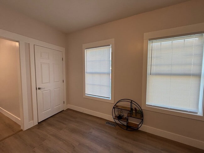 Building Photo - 4300 Apple Ave