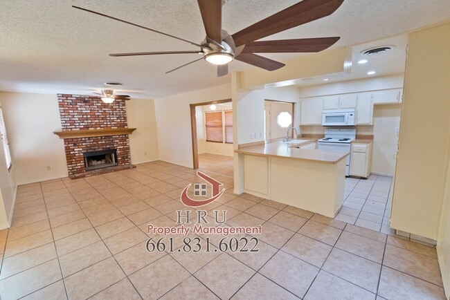 Building Photo - SW-Bakersfield. 3bed/2bath