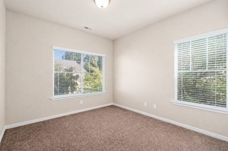 Building Photo - 1061 Canyon Meadow Dr