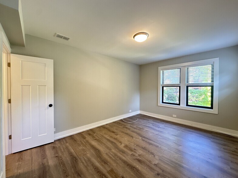 Building Photo - 1133 Maple Ave