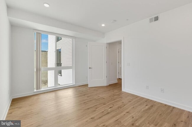 Building Photo - 304 Master St