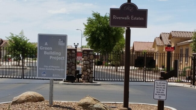 Building Photo - 5627 W Huntington Dr