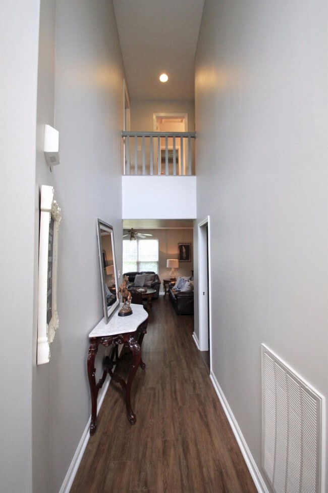 Building Photo - 897 Henderson Dr