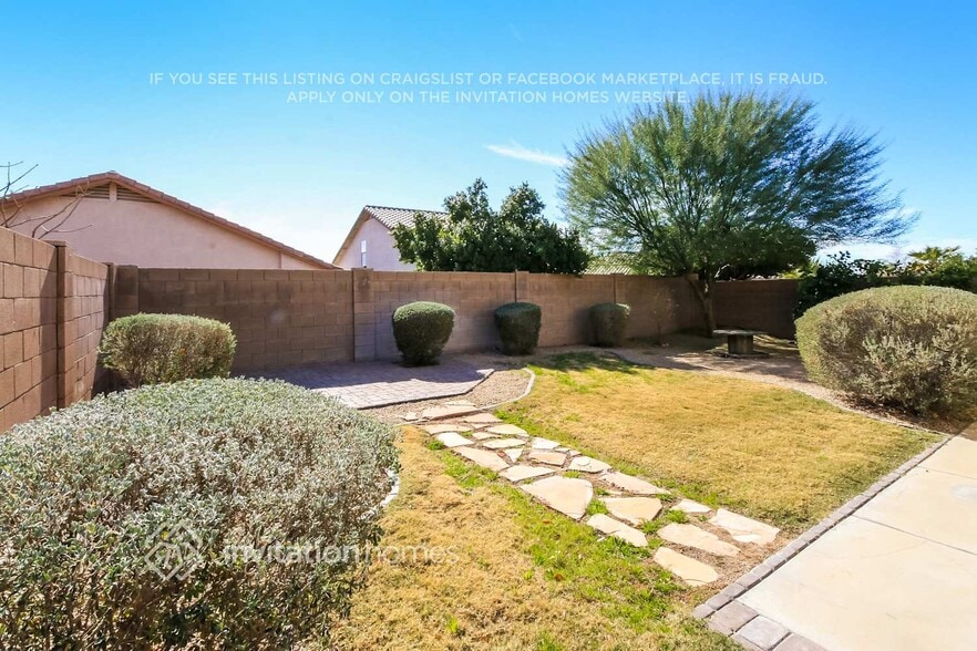 Building Photo - 9827 Olla Ave