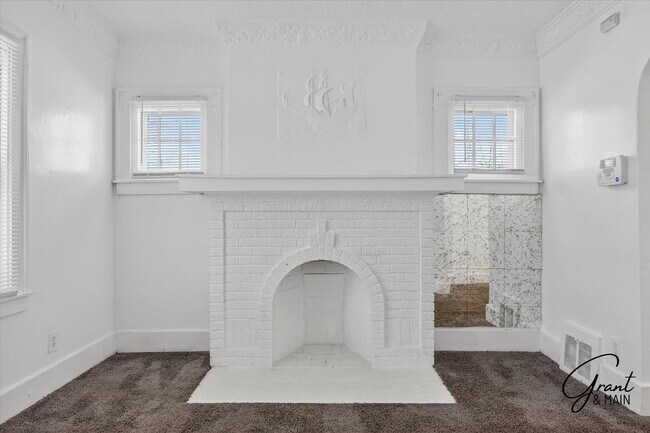 Building Photo - $1,420 - West Side 3 bedroom