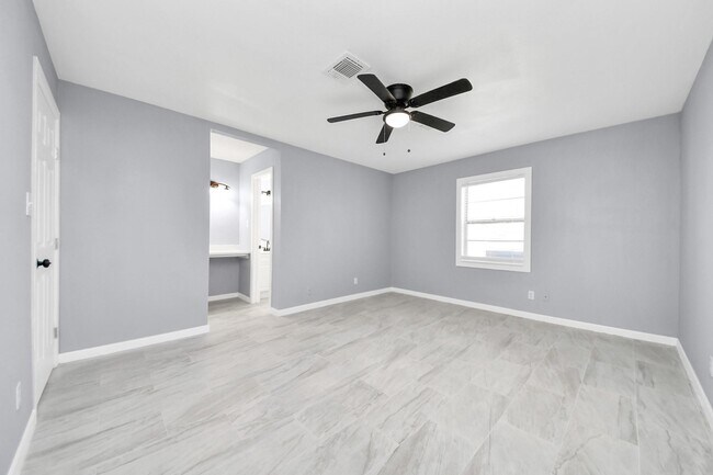 Building Photo - 5103 Karu Dr