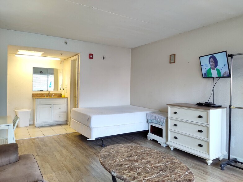 Building Photo - 2506 S Ocean Blvd