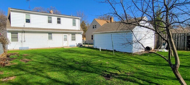 Building Photo - 185 N 90th St