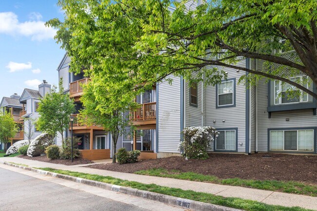 Building Photo - 6910 Victoria Dr