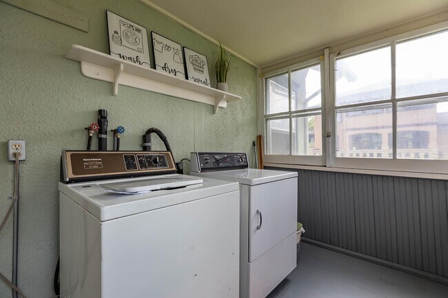 Building Photo - Charming Home - Close to Fort Riley