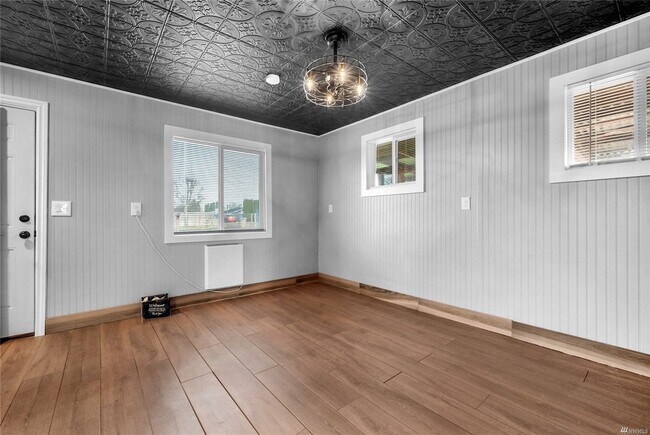 Building Photo - 10221 16th Ave E