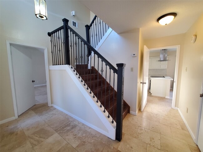 Building Photo - 2810 Arrowhead Dr