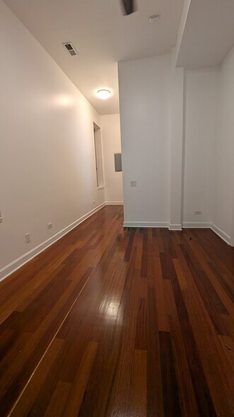 Building Photo - 1222 W Hubbard St