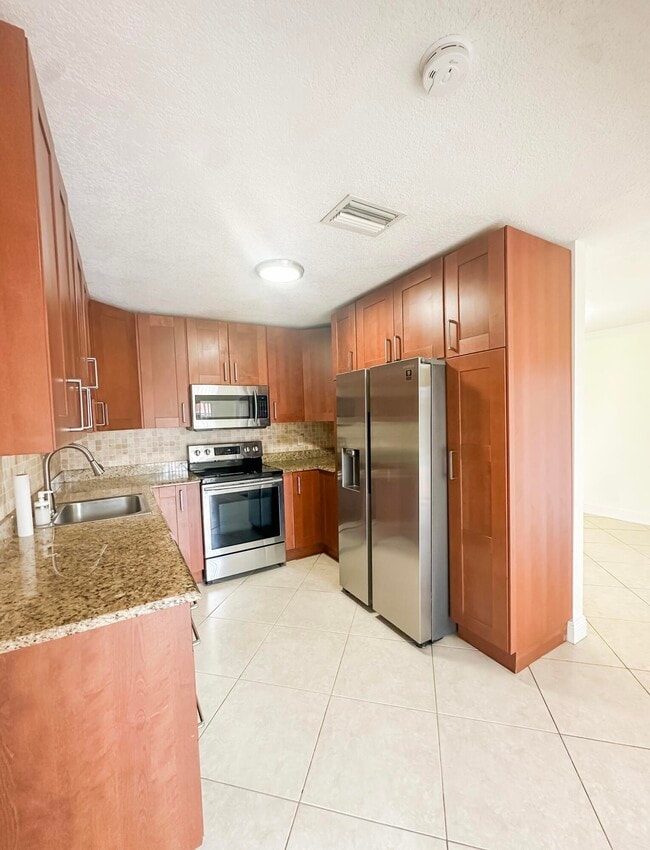 Building Photo - 1071 NW 83rd Dr