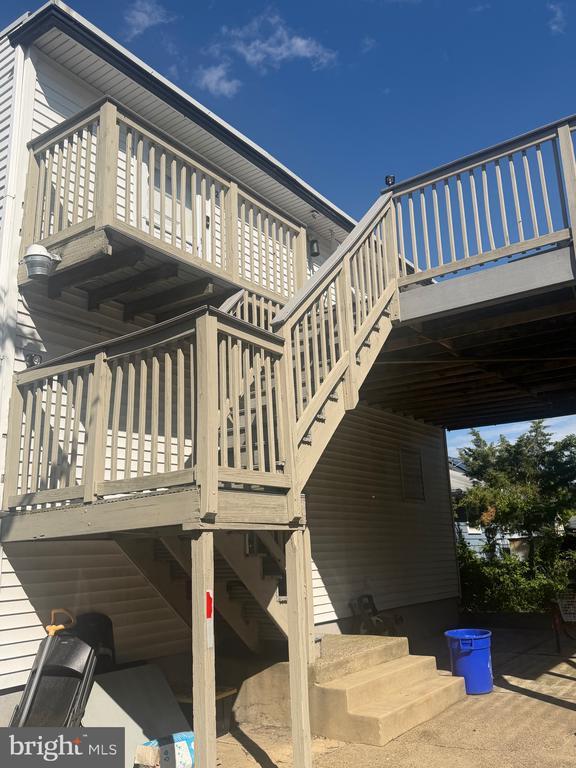 Building Photo - 430 River Dr