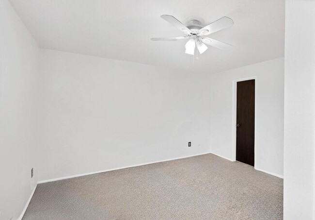 Building Photo - 2 Bedroom Condo near CMU