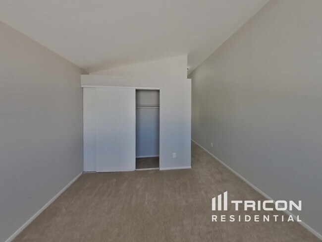 Building Photo - 4548 Little Wren Ln