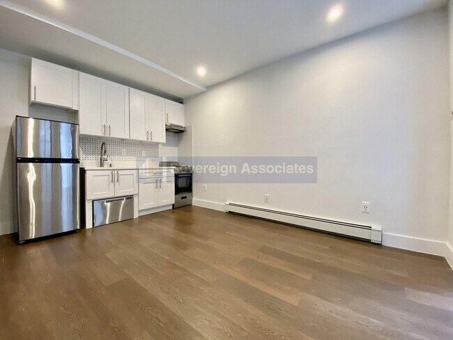 Building Photo - 45 Tiemann Pl