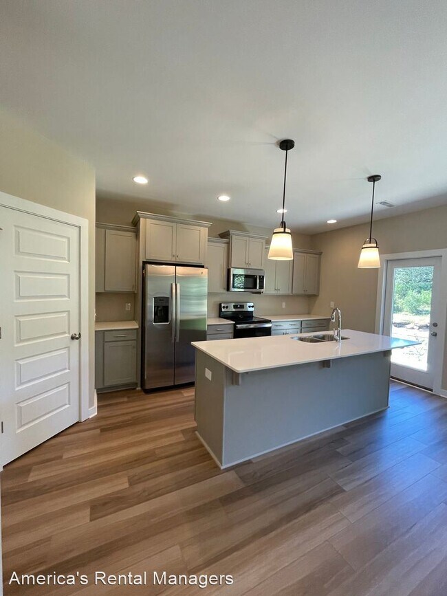 Building Photo - 4 br, 3 bath House - 44 Oak Ridge Place