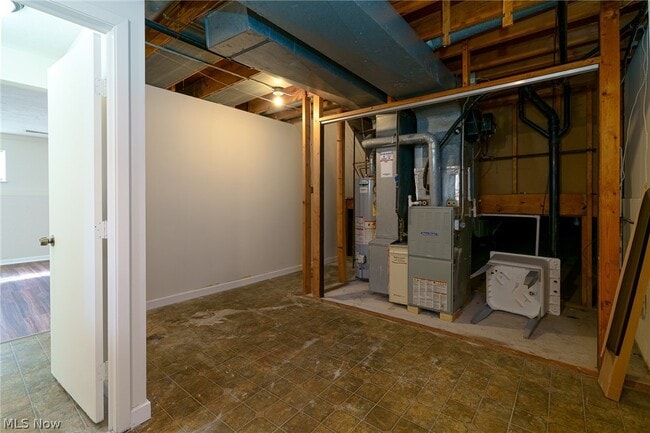 Building Photo - 8671 Ashwood Dr