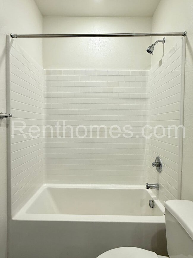 Building Photo - Otay Mesa, 5841 Seacliff Pl #95, LVP Flooring, Quartz Counters, 8 Solar Panels, AC, 2 Car Garage.