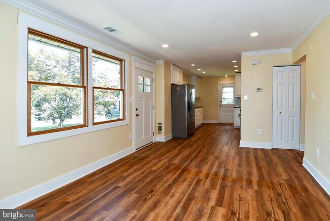 Building Photo - 5523 Halwis St