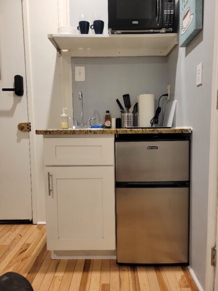 Building Photo - 5023 Spruce St