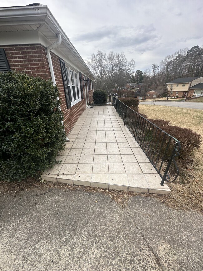 Building Photo - 141 Dublin Ct