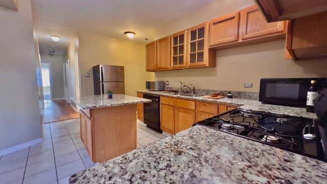 Building Photo - 7221 S Euclid Ave