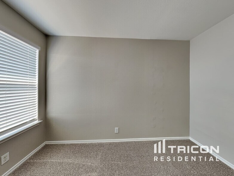 Building Photo - 6902 Shelbyville Ct