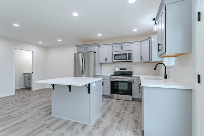 Building Photo - 3504 Green Pastures Ln