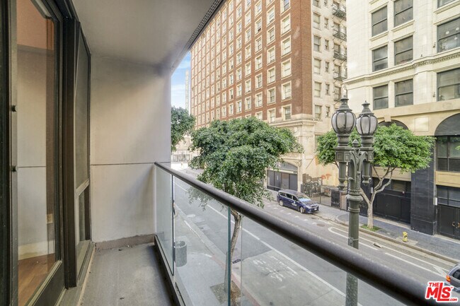 Building Photo - 460 S Spring St