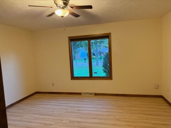 Building Photo - 2 bedroom for rent