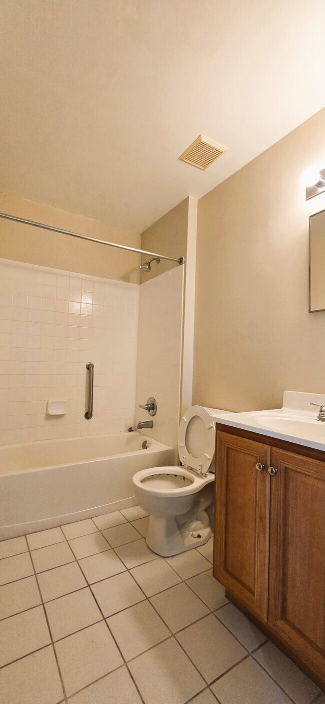 Building Photo - 1431 Thousand Roses Dr S