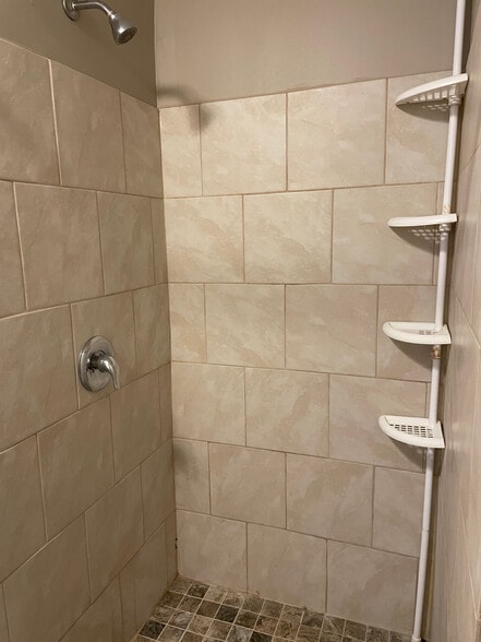 Shower 1 - 523 E 5th St