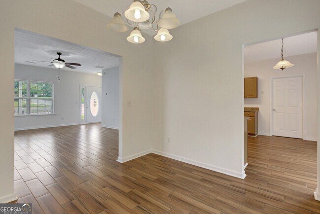 Building Photo - 77 Crescent St