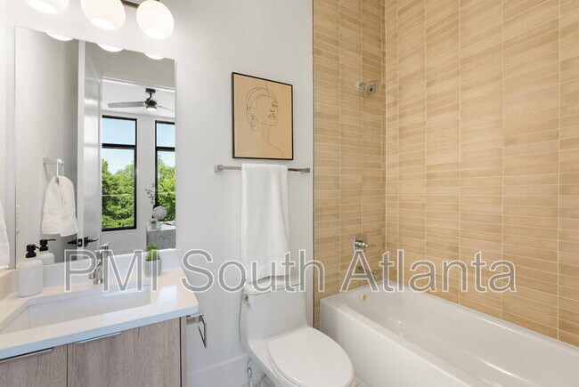 Building Photo - 194 E Lake Terrace SE