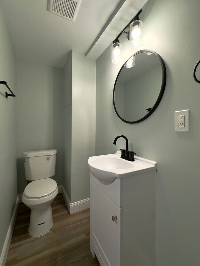 Building Photo - Spacious 3Bed/2Bath Townhome with Modern Amenities and Outdoor Space in Woodlawn MD