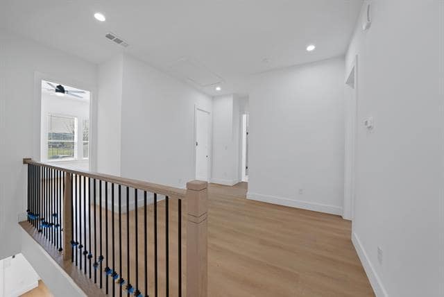 Building Photo - 302 E 7th St