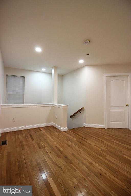 Building Photo - 141 Chevy Chase St