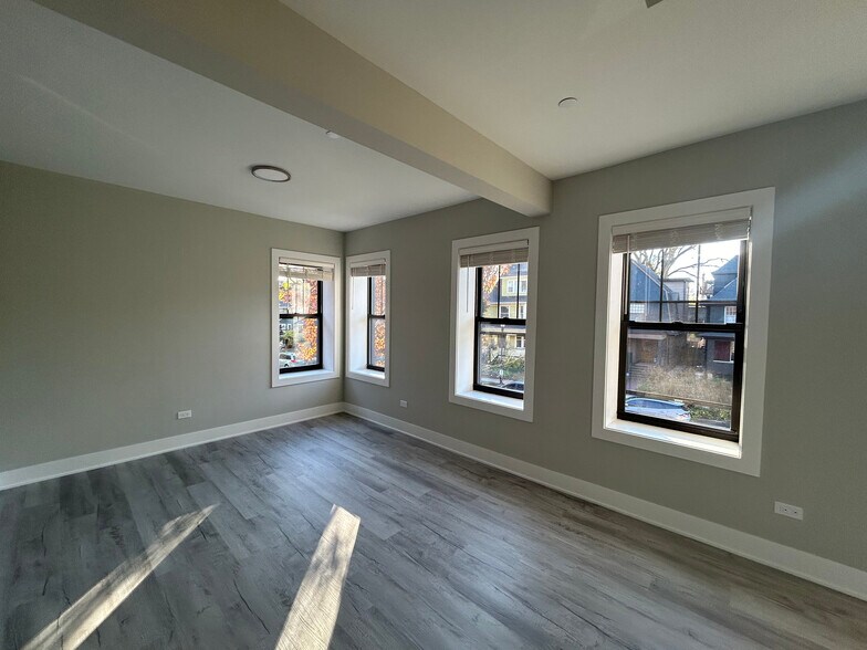 Building Photo - 1131 Oak Ave