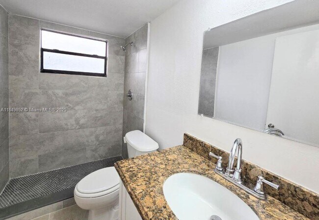 Building Photo - 1465 Lake Crystal Dr