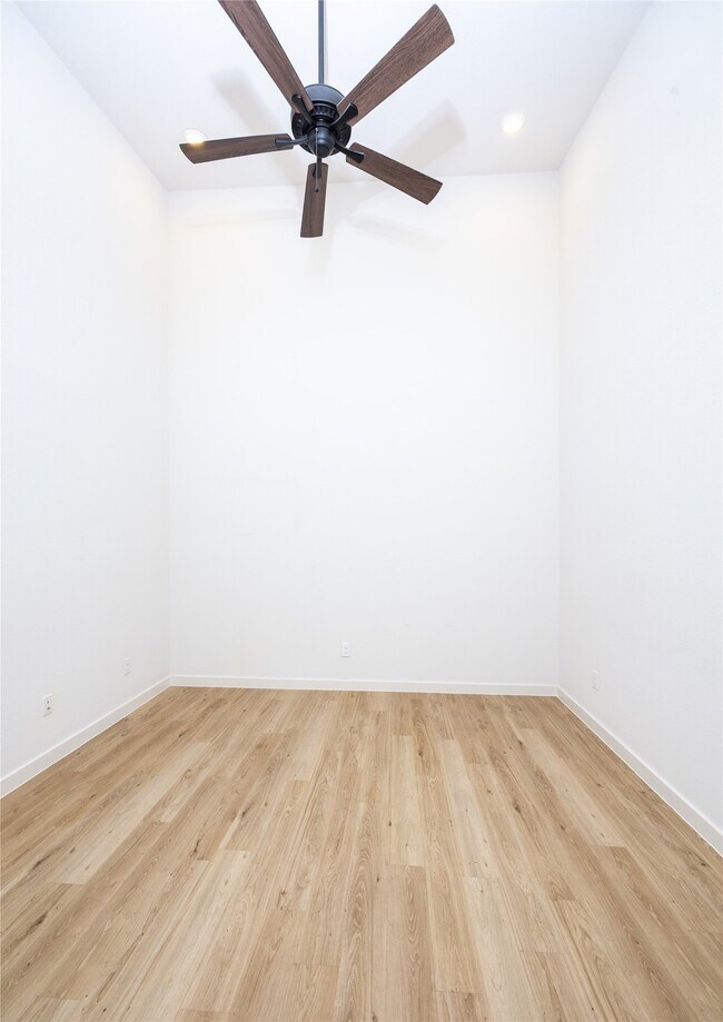 Building Photo - 2517 Appian Wy