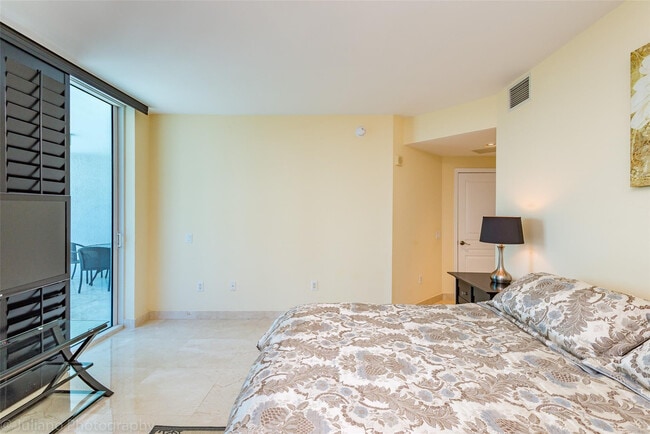 Building Photo - 801 Briny Ave