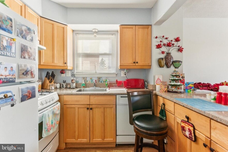 Building Photo - 657 Childs Ave