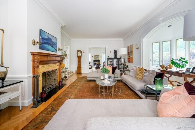 Building Photo - 10 Ridge Pl