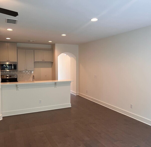 Building Photo - 6440 Scudders Dr