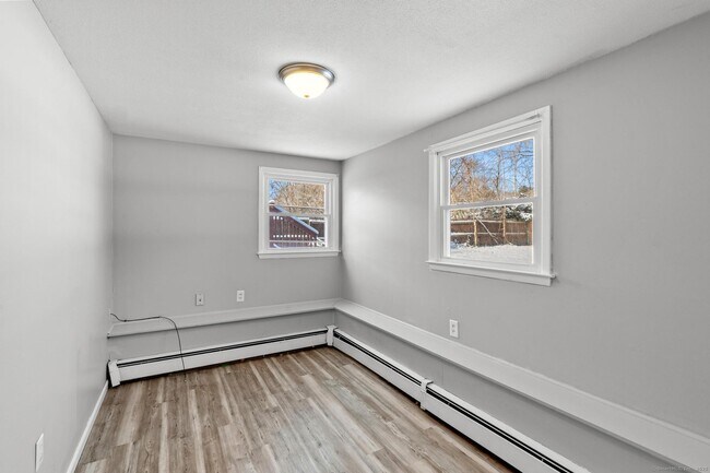 Building Photo - 8 Kings Rd