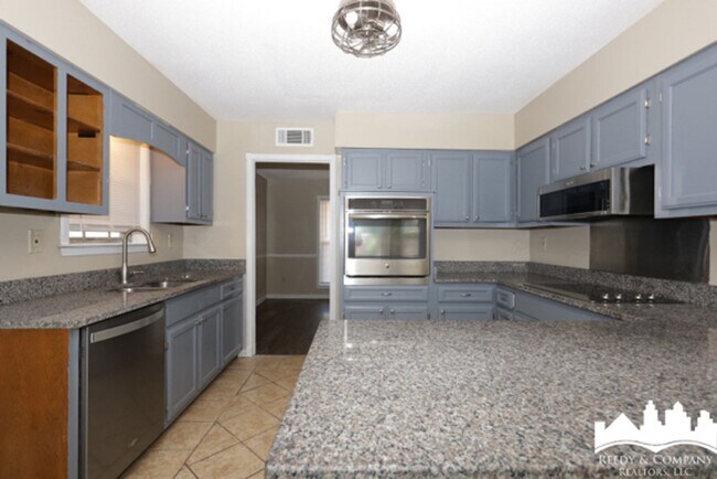 Building Photo - 5853 Fox Lair Ave